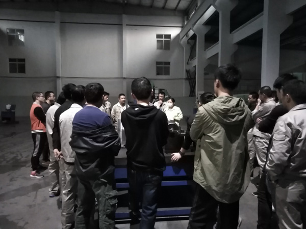 Atelier du compresseur a tenu une formation sur place et l'utilisation d'outils de mesure